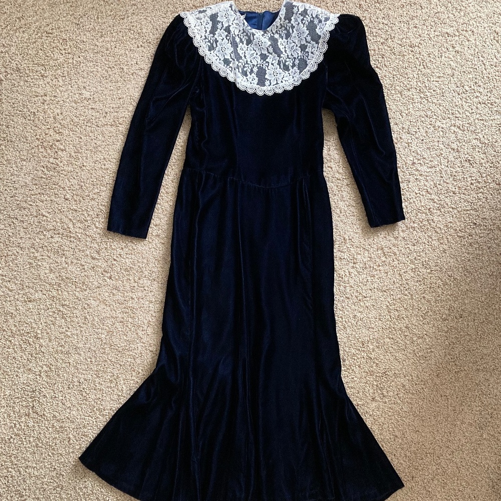 Gunne Sax by Jessica Mc Clintock  velvet and lace dress